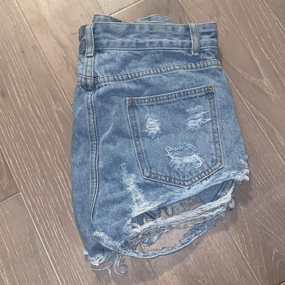 Ripped jean shorts - Picture 3 of 4